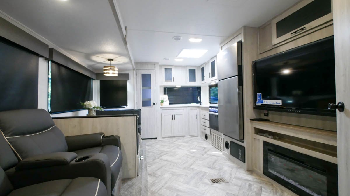 Wildcat 266MEX Main Living